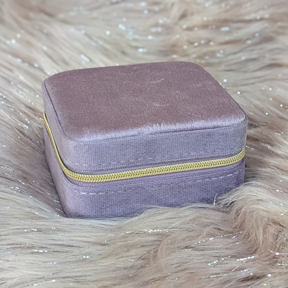 🆕 Violet Velvet Jewelry Box - Picture 5 of 8